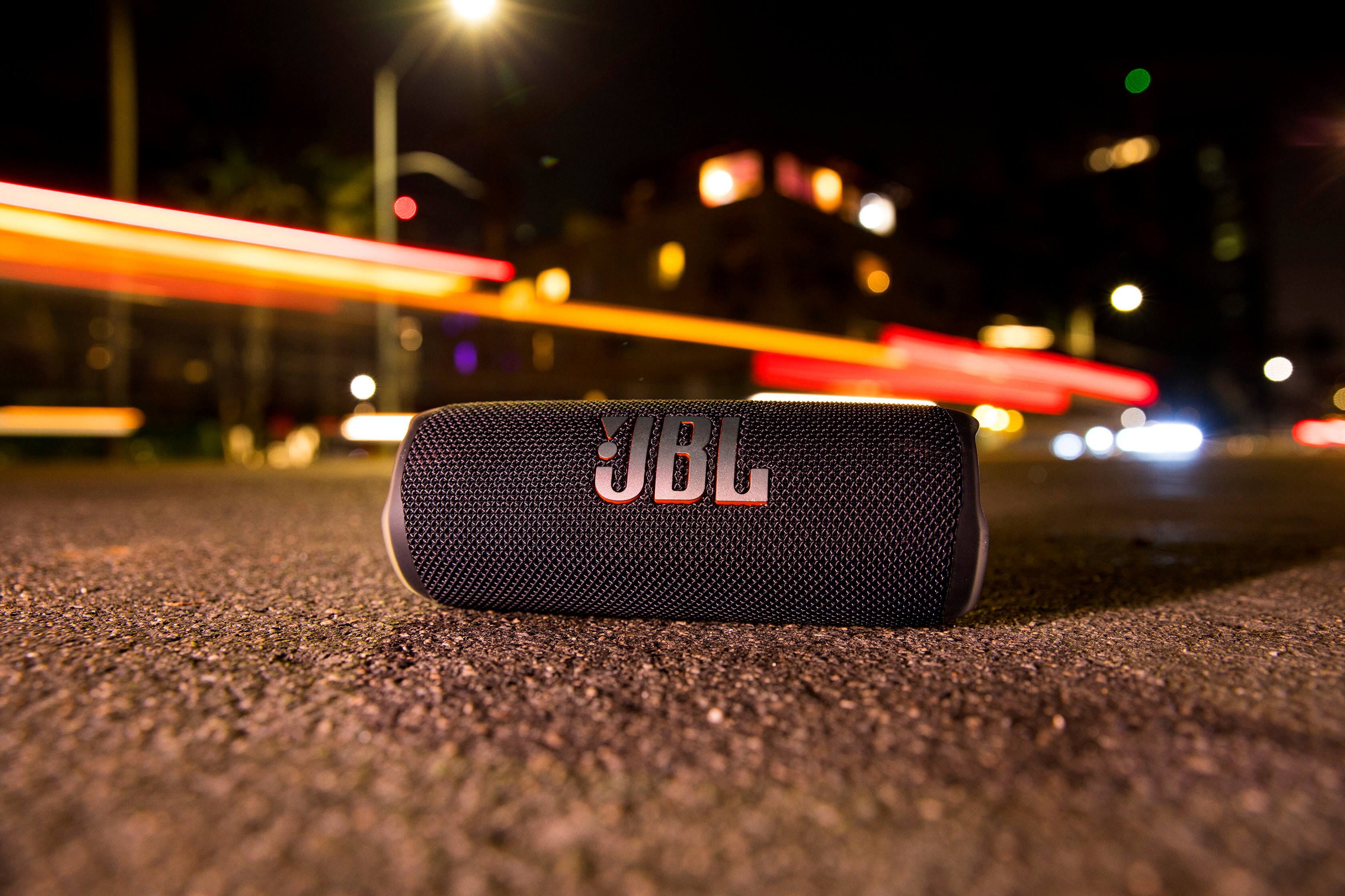 JBL Flip 6 - Portable Waterproof Speaker - Black - Open Box